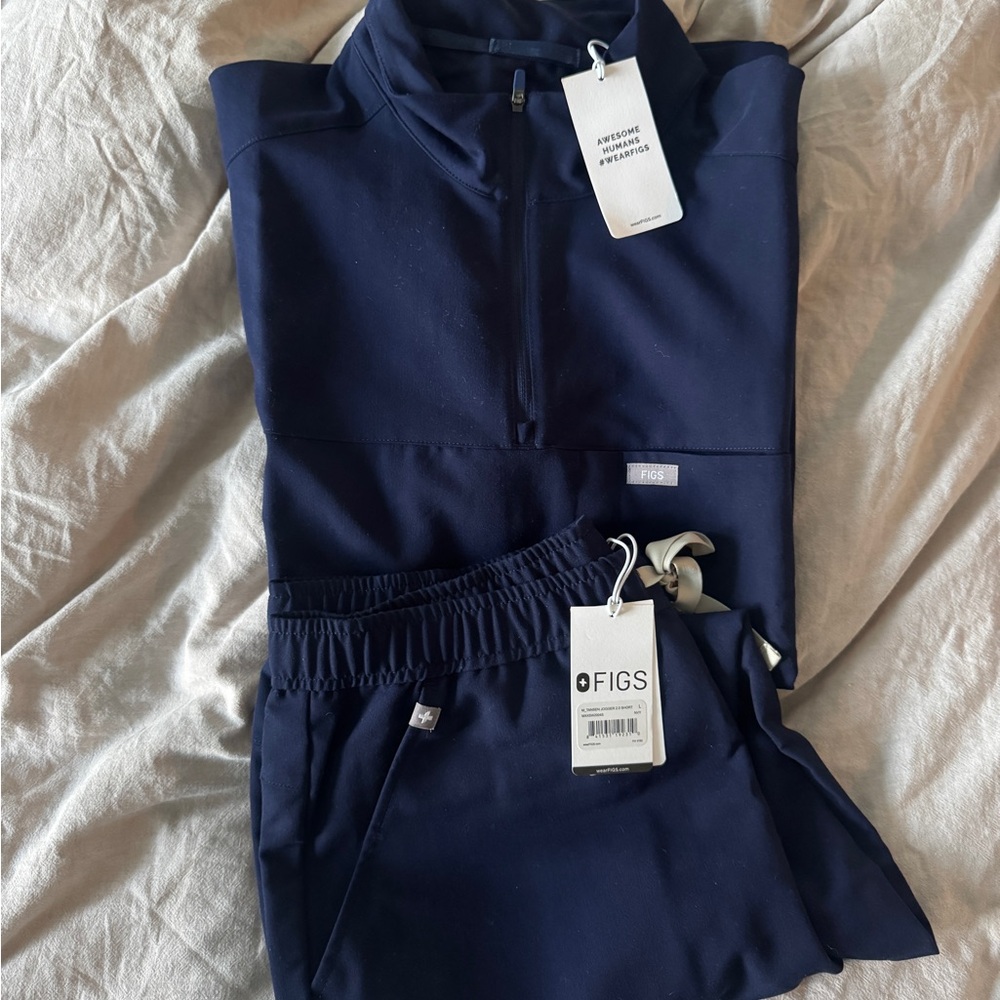 Figs Men’s Navy Joggers and Crew Neck Top